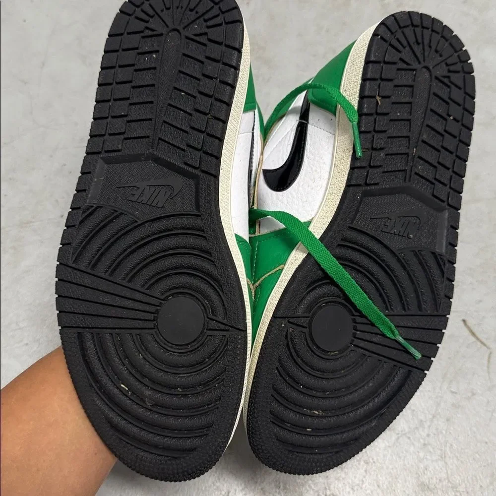 Green and White High-Top Sneakers Womens NIKE Size 10 - Great Condition